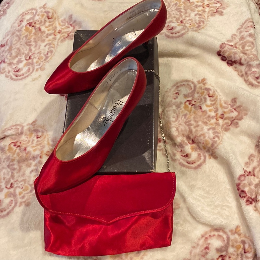 Vintage Red shoe and purse set Satin fabric excellent condition
